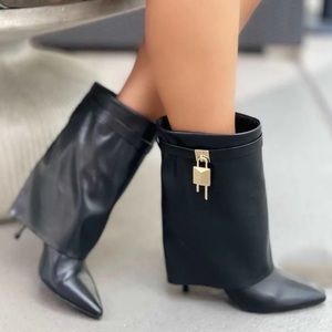 🔥New🔥 Britney Pull On Boots. Black